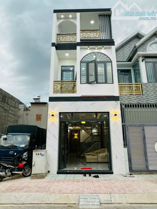 Nhà ngộp gần vòng xoay Kim Hằng - TTHC Tân Uyên