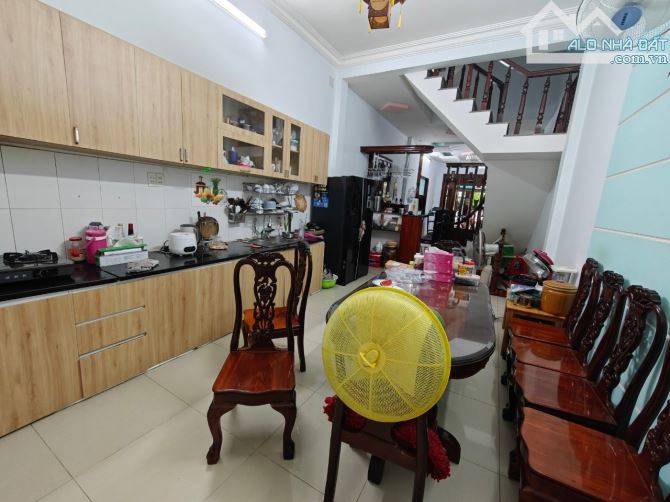 🏡🏡🏡Bán Nhà 1 Trệt 3 Lầu Mặt Tiền Đường Tạ Uyên 90M2 (4x22.5) - Giá: 8.6Tỷ