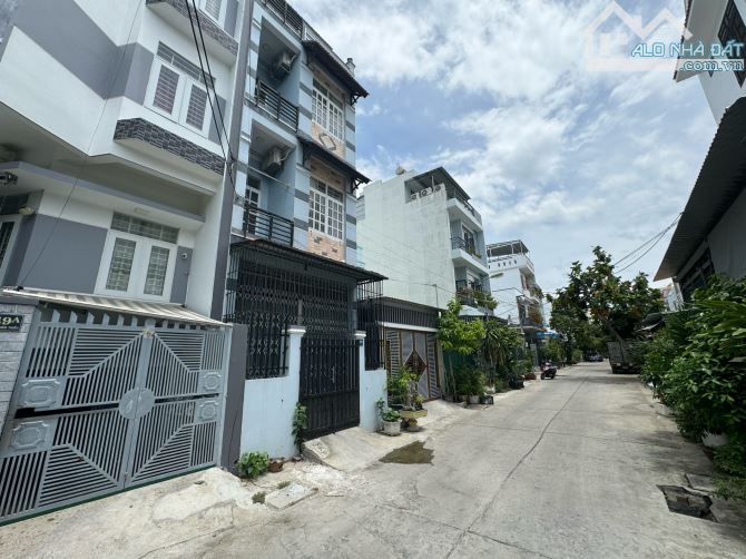 Bán nhà phố 3 tầng, giá rẻ trung tâm phường Phước Long Nha Trang