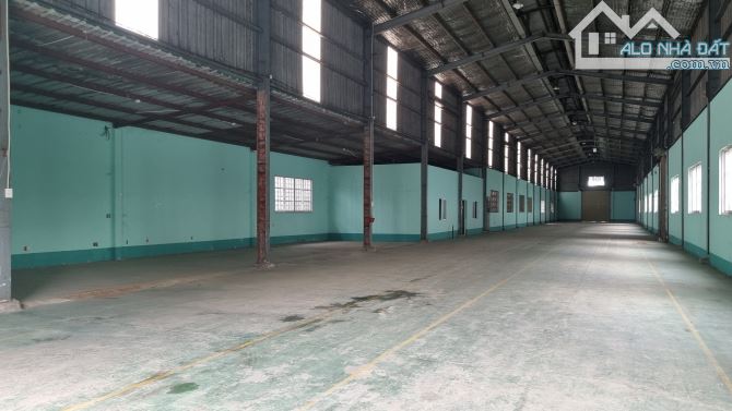 Cho thuê 2 kho Đức Hòa, Long An dt: 1.000m2 - 1.200m2,giá : 2.5 usd/m2