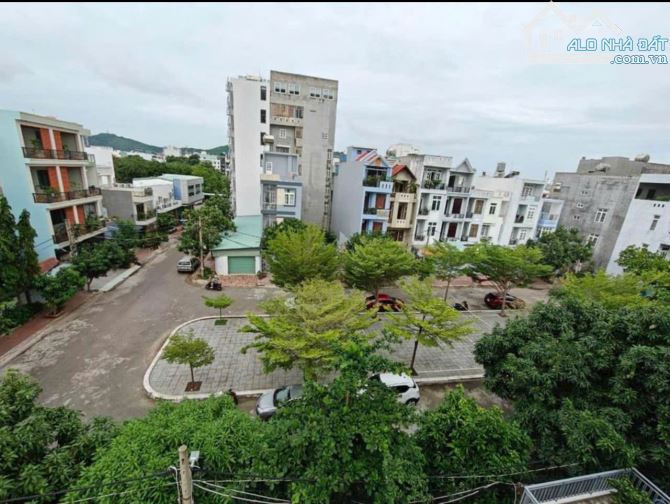 Bán nhà ngay công viên đường Tạ Uyên, P.3, Vũng Tàu. S=90m2 BHR 4 tầng, Giá 9.5 tỉ