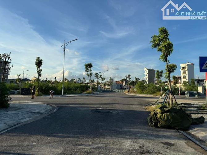 Bán đât Lô góc ngã tư tuyến 2 trục chính Đất tái định cư 9,2Ha - 1