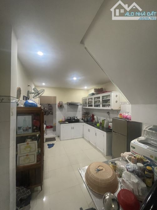 Bán nhà gác lửng 72m2 SHR thổ cư đường ô tô (P.Hoà Bình) - 2