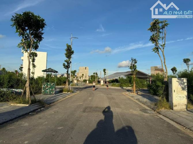 Bán đât Lô góc ngã tư tuyến 2 trục chính Đất tái định cư 9,2Ha - 2