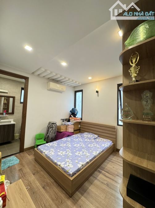 Nhà đẹp Full nội thất  tại đường Hồ Hảo Hớn Quận 1 DTSD:200m2 Kc: 1 Trệt 4 Lầu Giá:13.8 Tỷ - 7