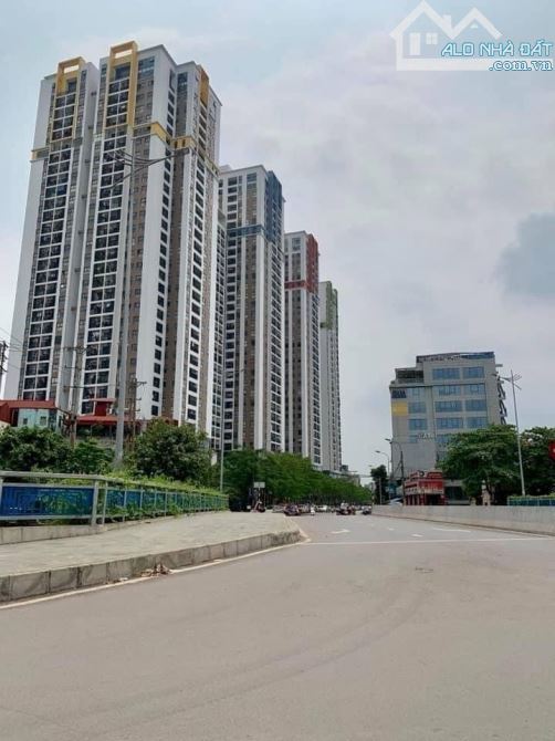 Bán đất phù hợp xây tòa 12 tầng mp Vũ Tông Phan, lô góc, 225m2, mt 10m, 49.5 tỷ