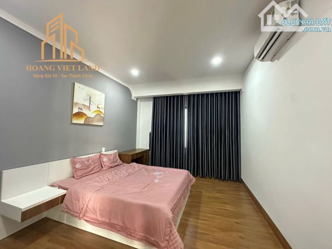 Bán căn Villa đẹp hẻm Y Wang  —— Căn Villa đẹp nằm ngay trung tâm có hồ bơi, hai mặt ti