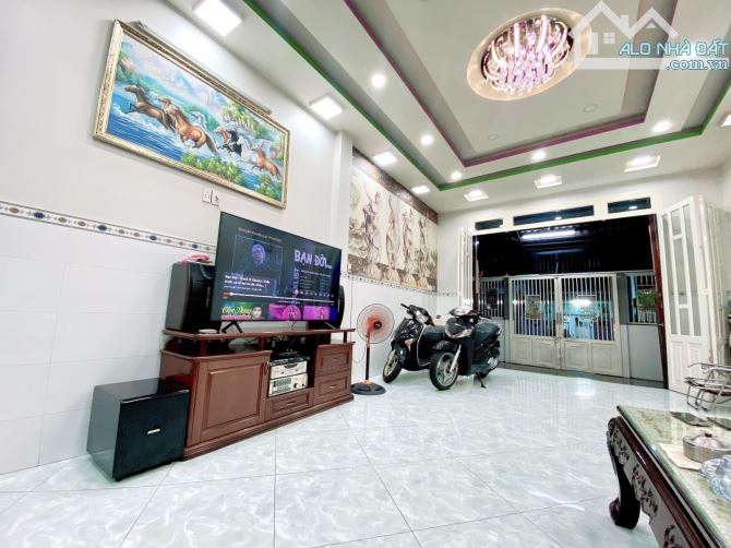 Cần bán gấp nhà mới Đường Nguyễn hữu thọ, gần lottemark quận 7.