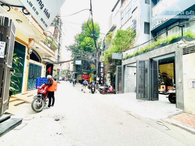 Mặt phố Nguyễn Phúc Lai, oto tránh, kinh doanh đắc địa, 90m, 6 tầng, mt 5.5m CHỈ 30 tỷ