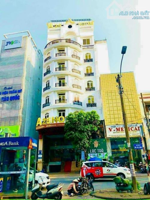 Căn góc, bán tòa nhà hầm 8 tầng - mặt tiền Nguyễn Trãi - Quận 1 - 9x25m - giá chỉ 189 tỷ