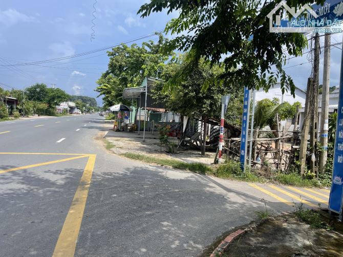Đất mặt tiền dal ô tô cách chợ Hoà Lợi 1km