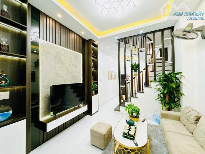 BÁN NHÀ ĐẸP HỌC VÊN TÀI CHÍNH - DT30M2 - 5 TẦNG - GIÁ 4 TỶ - ĐỂ Ở - KINH DOANH - NGÕ THÔNG - 1