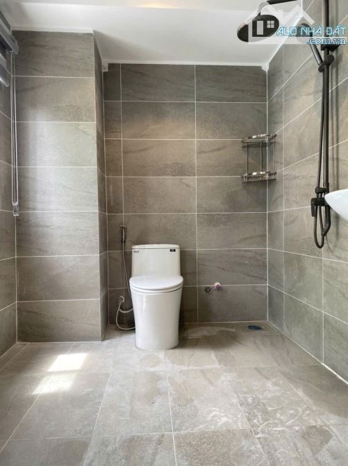 NHÀ MỚI ĐẸP VÀ CÁCH MẶT TIỀN CHỈ VÀI BƯỚC CHÂN - 1