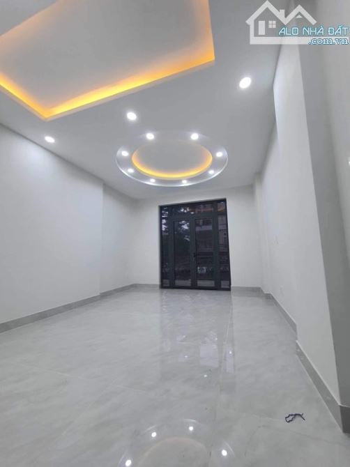 Bán nhà  CHDV MẶT TIỀN ngay hương lộ 2.DT:150m2 -3 Căn.Chỉ: 12 nhỉnh - 1