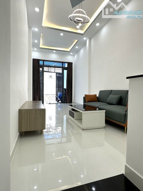 Hot! Tầm 100 triệu/m2, có ngay nhà mới đẹp 3 lầu ở Nguyễn Thái Bình, 3.2x18m, nở hậu 6m - 1