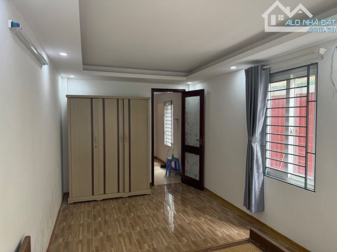 Cho thuê nhà ngõ 260 Tân Mai, Hoàng Mai, 35m2*5 tầng 3 ngủ mới đẹp - 3