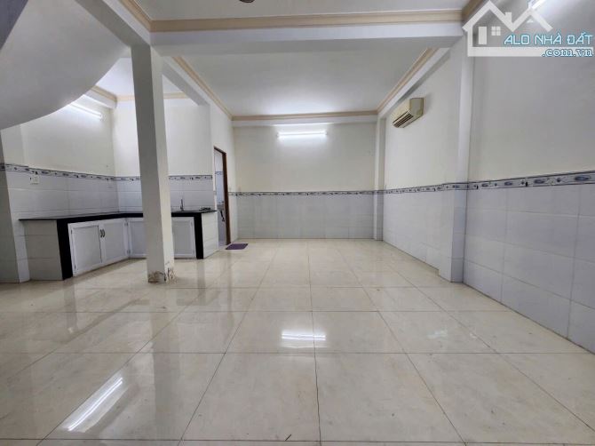 BÁN NHÀ HẺM THÔNG TỨ TUNG ,  ĐƯỜNG HUYNH TAN PHÁT , 42m2 , 3 TẦNG. KHU DÂN CƯ ĐÔNG ĐÚC.XE - 3