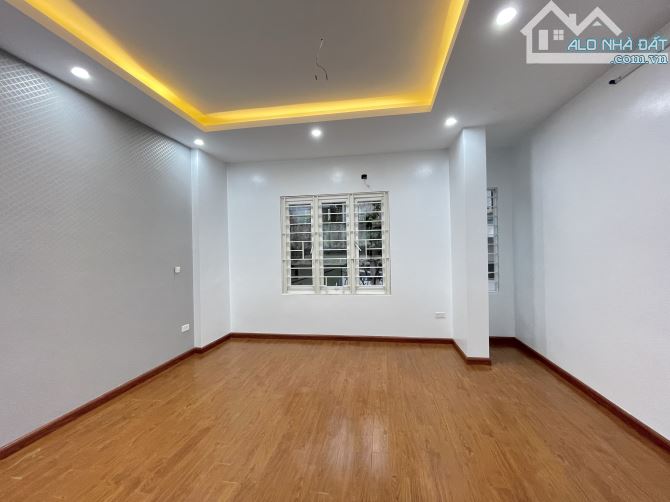 CC bán nhà lô góc 4 tầng Cầu Đơ 4, 35m2 mt đẹp 4m ngõ ô tô con, khu vực trung tâm - 5