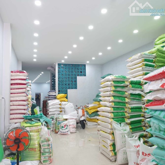 Cần bán nhà mặt tiền đường Lê Hồng Phong, Phước Hoà, gần siêu thị Coop Mart, giá 13 tỷ