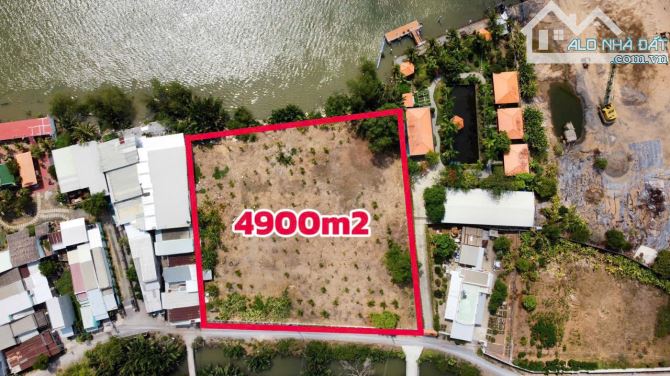 Cần bán lô đất mặt tiền sông Cần Giuộc. Diện tích 4900m2 có 300m2 thổ, shr, giá rẻ