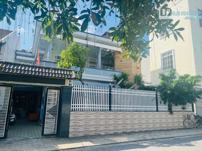 Bán nhà 2 tầng mặt tiền đường Phạm Ngọc Thạch, Vĩnh Hải, Nha Trang 166,6m2 ( rộng 14m )