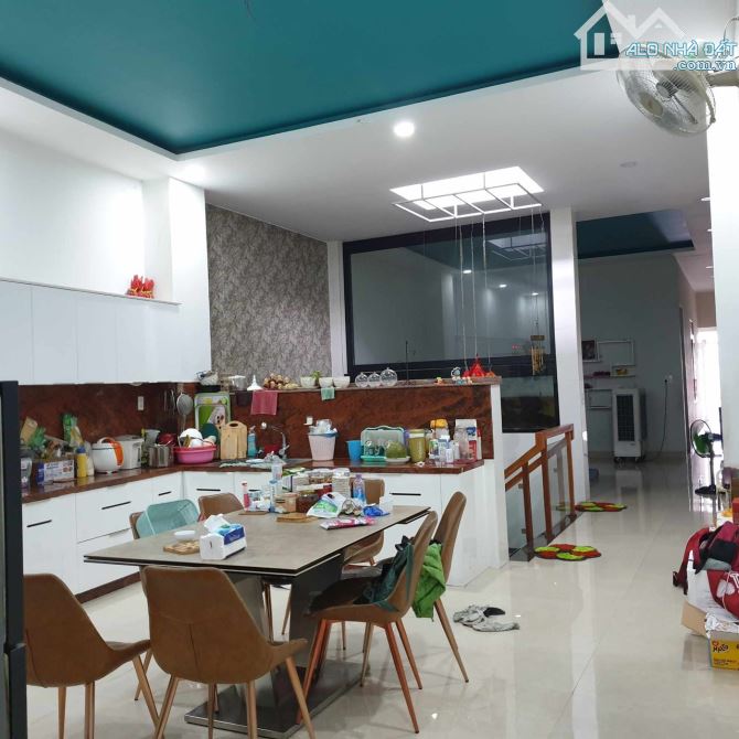 Cần bán nhà mặt tiền đường Lê Hồng Phong, Phước Hoà, gần siêu thị Coop Mart, giá 13 tỷ - 1