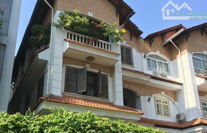 Biệt thự MT Tú Xương, khu sang trọng Quận 3 ; DT 20mx30m 2 tầng ; giá 180tr - 1