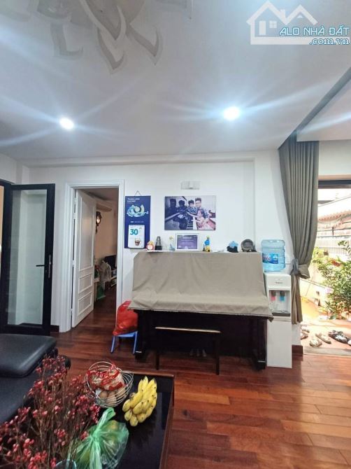 Bán nhà đường Lạc Long Quân DT 95m2 x 5 tầng, ngõ thông, ô tô, kinh doanh, giá 16.5 tỷ. - 1