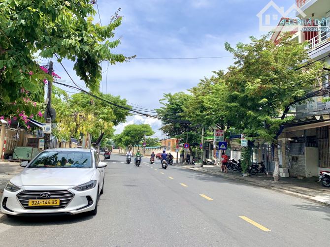 Bán Nhà Phan Tứ - 3 Tầng - DT Đất 322m2 - Kèm Dãy Trọ 5 Phòng - 2 Oto Tránh Nhau - 13Tỷ5. - 2