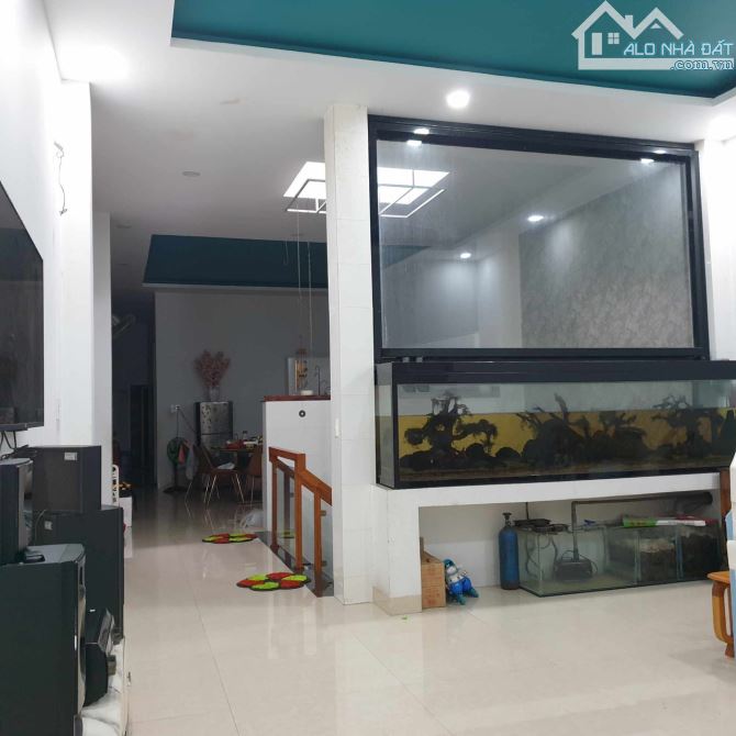 Cần bán nhà mặt tiền đường Lê Hồng Phong, Phước Hoà, gần siêu thị Coop Mart, giá 13 tỷ - 2