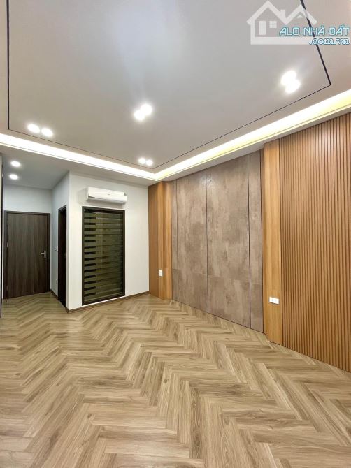 VIP GIA THUỴ NGUYỄN VĂN CỪ 40m2 x 6T ÔTÔ TRÁNH THANG MÁY THÔNG SÀN KINH DOANH 14TỶ - 2