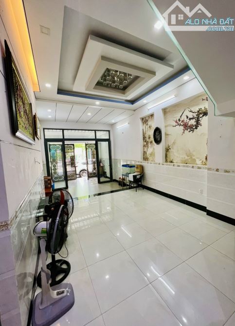 Cho thuê nhà đường số 32 P.Tân Phong ,Quận 7 dt 4x18m, 2 lầu,st - 4