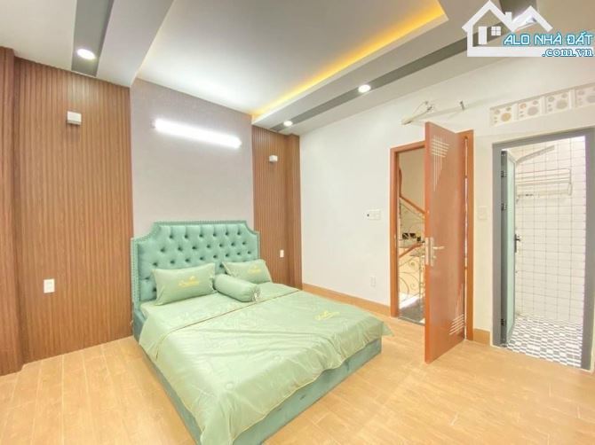 Kẹt nợ bán gấp nhà Nguyễn Thái Sơn, P3, Gò Vấp. Dt: 53m2. Giá: 2tỷ 39 - 5