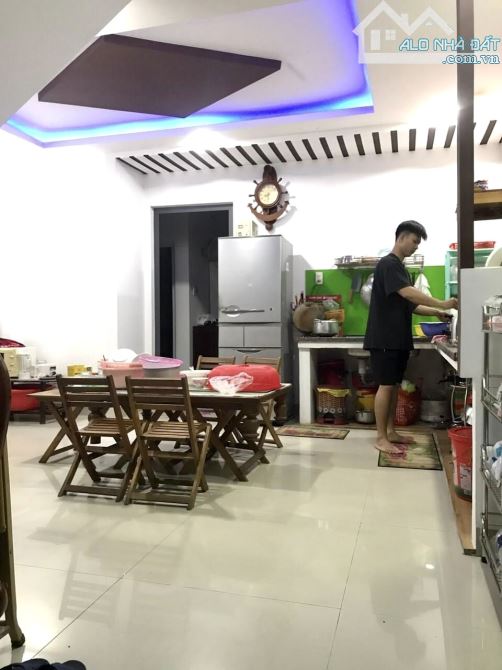 Bán Nhà Phan Tứ - 3 Tầng - DT Đất 322m2 - Kèm Dãy Trọ 5 Phòng - 2 Oto Tránh Nhau - 13Tỷ5. - 5