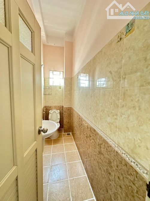 Cho thuê nhà Phan Văn Trị, P.11, 4x16m, 1 trệt, 2 lầu, 3pn, 2WC, nhà đẹp, 14tr - 5