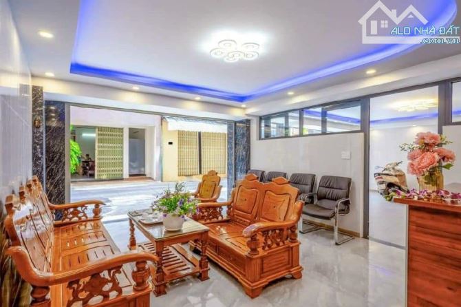 Toà căn hộ Biển 6 tầng Thạch Lam, DT lớn, mặt tiền 10m, thiết kế hiện đại, vị trí tiềm năn