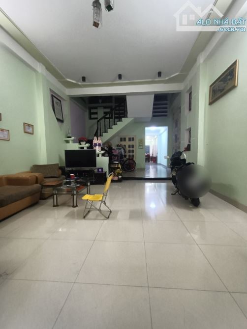 Bán nhà mặt tiền sát Hồ Xuân Hương, 120M2,2 tầng, 3PN.Giá 7.x tỷ.TL, LVCC.SHR