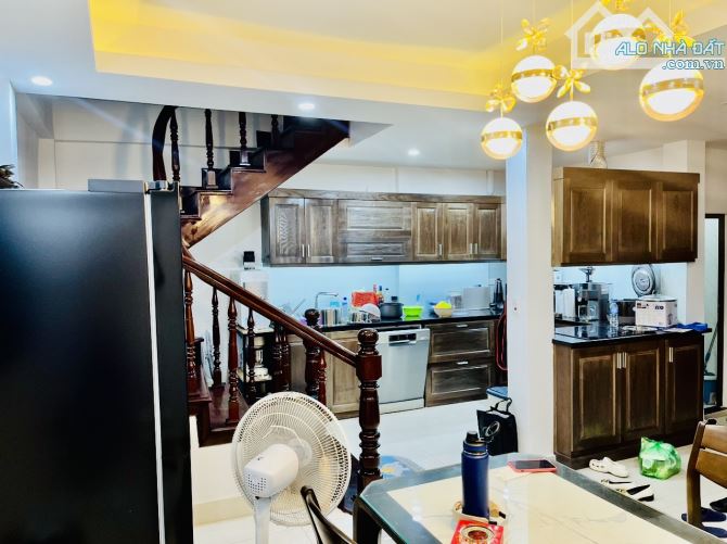 BÁN NHÀ HOÀNG CẦU -  LÔ GÓC - Ô TÔ ĐỖ CỬA - 56M2 - MT6,5 -  5 TẦNG