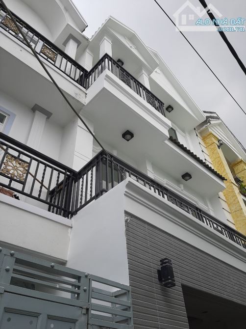 Nhà mới tinh ngay ngã 4 Phú Thuận.Q7. 3 tầng, 4pn, ngang to 5.2m.chỉ hơn 5 tỷ