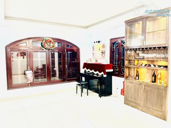 BÁN NHÀ HOÀNG CẦU -  LÔ GÓC - Ô TÔ ĐỖ CỬA - 56M2 - MT6,5 -  5 TẦNG - 2
