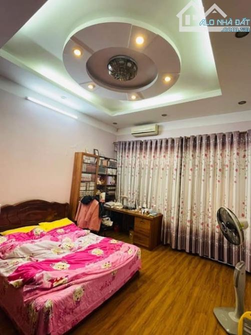 Bán nhà 10 ngõ 14 Trịnh Định Cửu, 56m2, 6 phòng ngủ, ngõ ô tô - 2