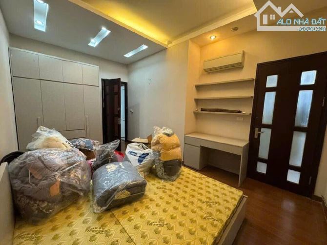 (HIẾM) BÁN NHÀ BỀN ĐẸP QUAN NHÂN, 52m2,5 TẦNG GIÁ 8.1 TỶ, HÀNG XÓM ROYAL CITY