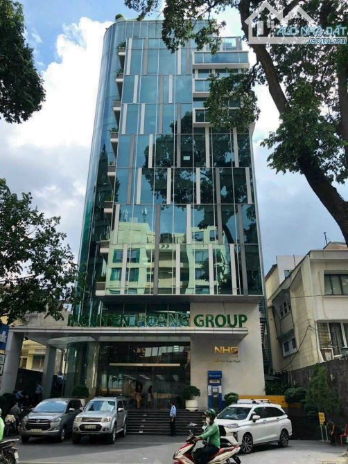 Bán gấp Building mặt tiền ngay sân bay TSN, Q. Tân Bình, DT: 8x20m, H-7 tầng, HĐT 250triệu