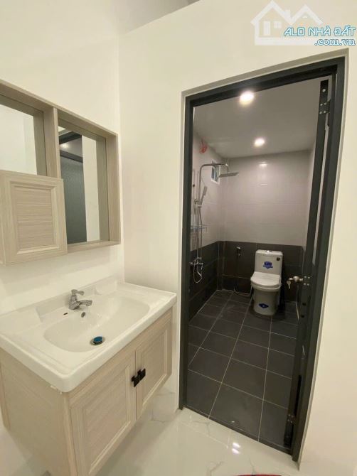 BÁN GẤP NHÀ HẺM 42 — TRẦN VIỆT CHÂU, GIÁ RẺ