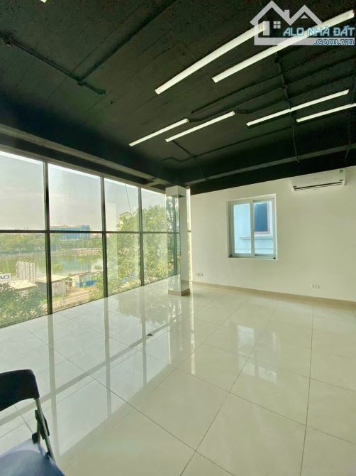 Tin Thật. Toà VP mặt phố Kim Mã, lô góc view hồ, 52m2x8T, MT 8.2m, 45 tỷ