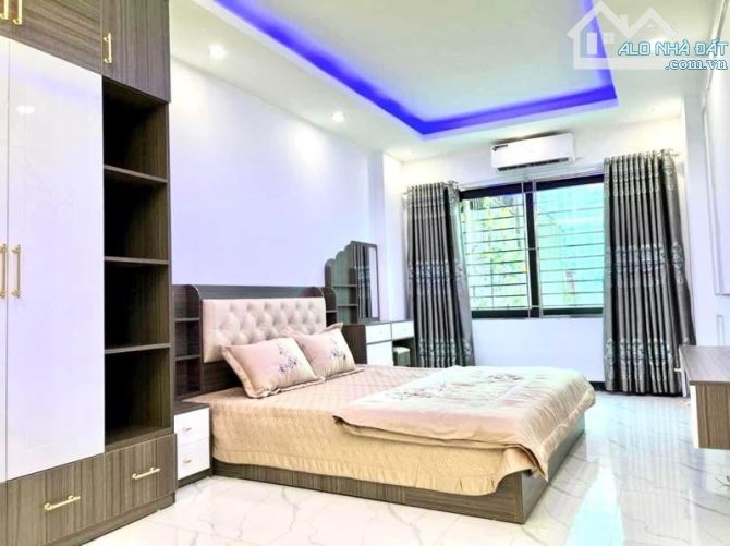 Cần bán nhà dân xây  MinhKhai  45m2    Giá chào 5 tỷ - 3