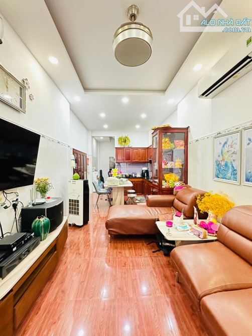 42M2 - 4 TẦNG BTCT - HẺM 3M - KHÔNG QUY HOẠCH - AN NINH - CHỈ NHỈNH 4 TỶ - 3