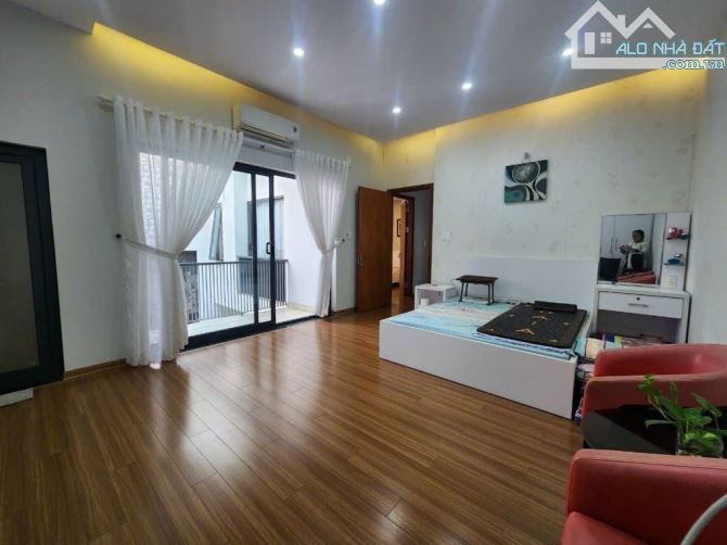 Giảm sốc 2 tỷ - VILLA MT BIỂN MỸ KHÊ - DT 175m2 ngang 10m - 1 Phút ra đến biển - 5