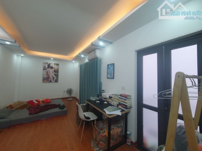 Hàng Hiếm Long Biên, Nhà đẹp 35m2 5 tầng, Ngõ nông ra ô tô 3,5 tỷ - 5