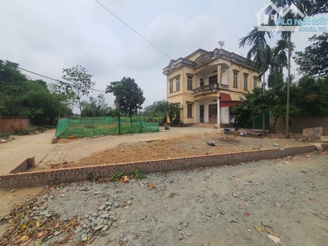 B.Á.N  Giá R.Ẻ  lô đất với diện 346m2 lô góc  trục chính  Thôn 6 Phú Cát - 1